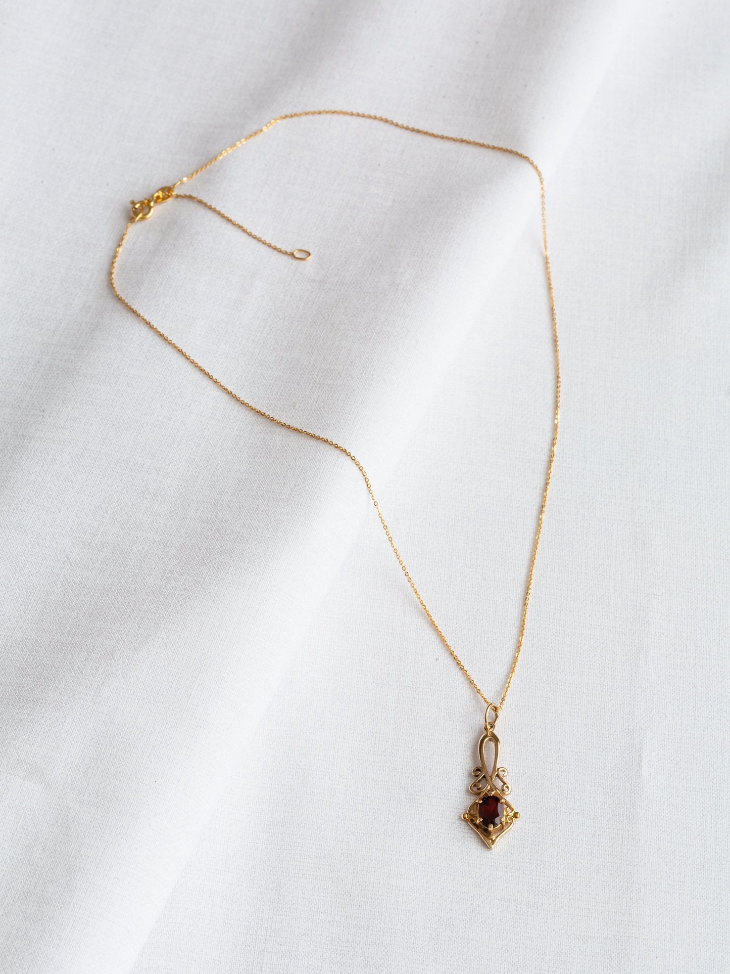 Vintage 9ct Gold Ornate Garnet Pendant Necklace