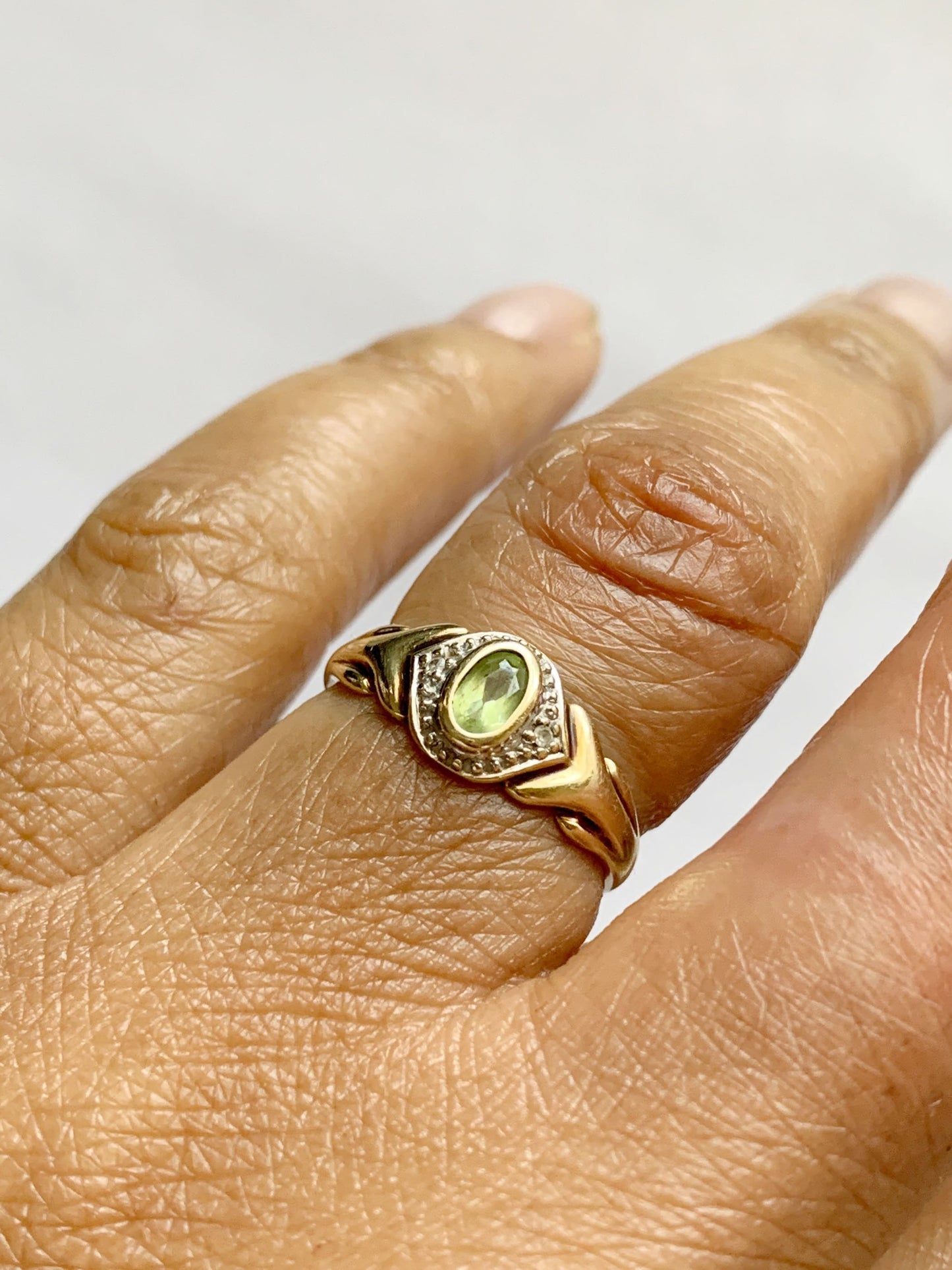 Vintage 9ct Gold Peridot and Diamond Ring