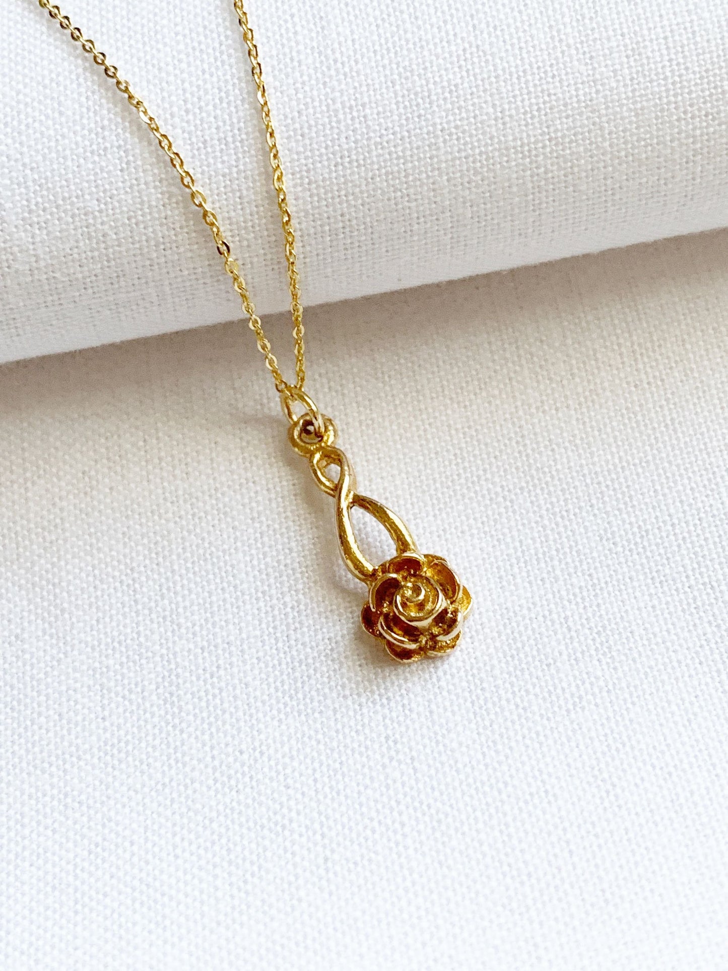 Vintage 9ct Gold Infinity Rose Pendant Necklace