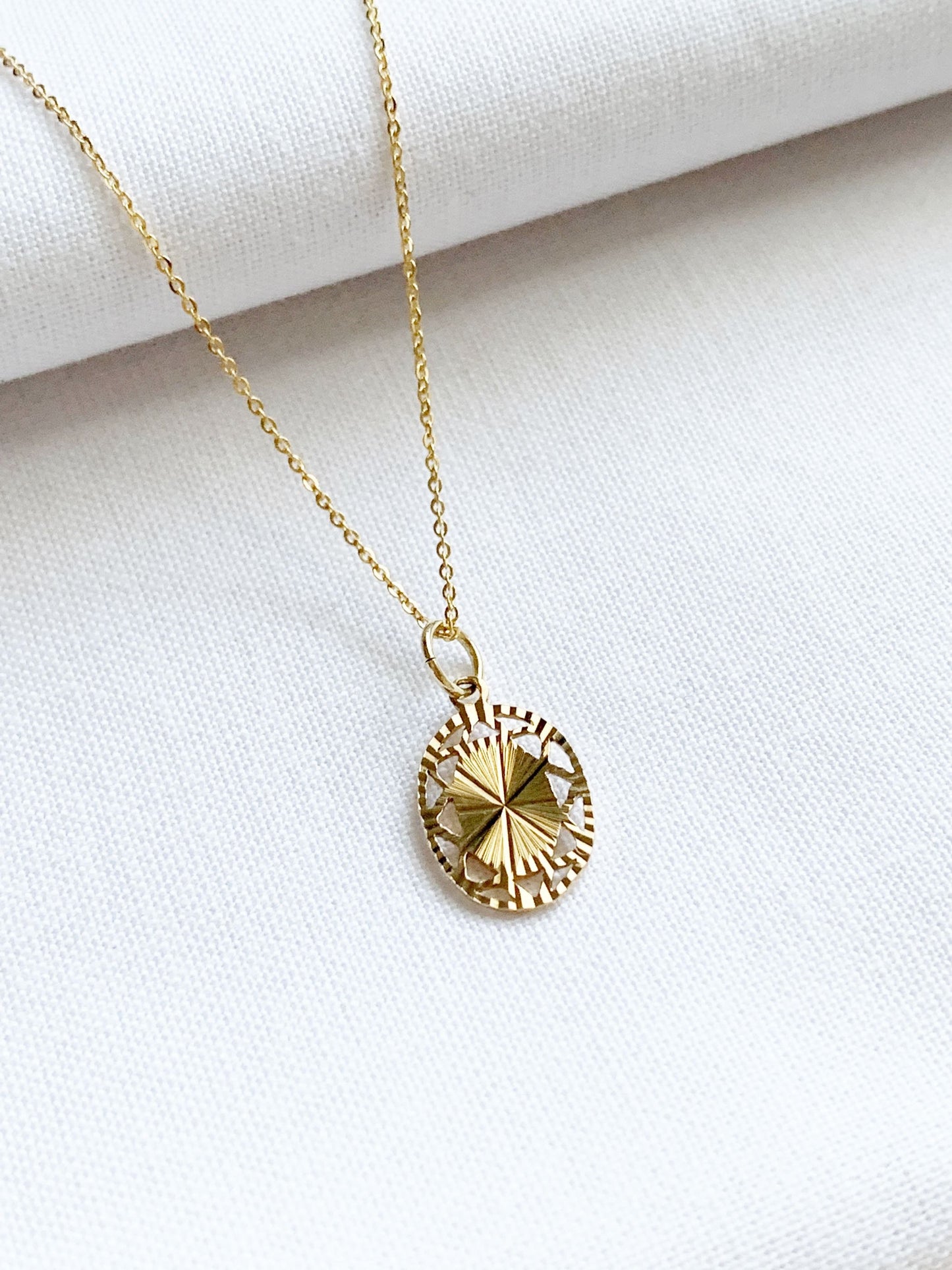 Vintage 9ct Gold Fancy Sunburst Oval Pendant Necklace