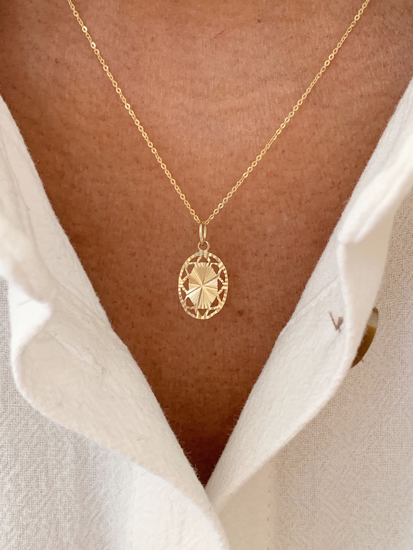 Vintage 9ct Gold Fancy Sunburst Oval Pendant Necklace
