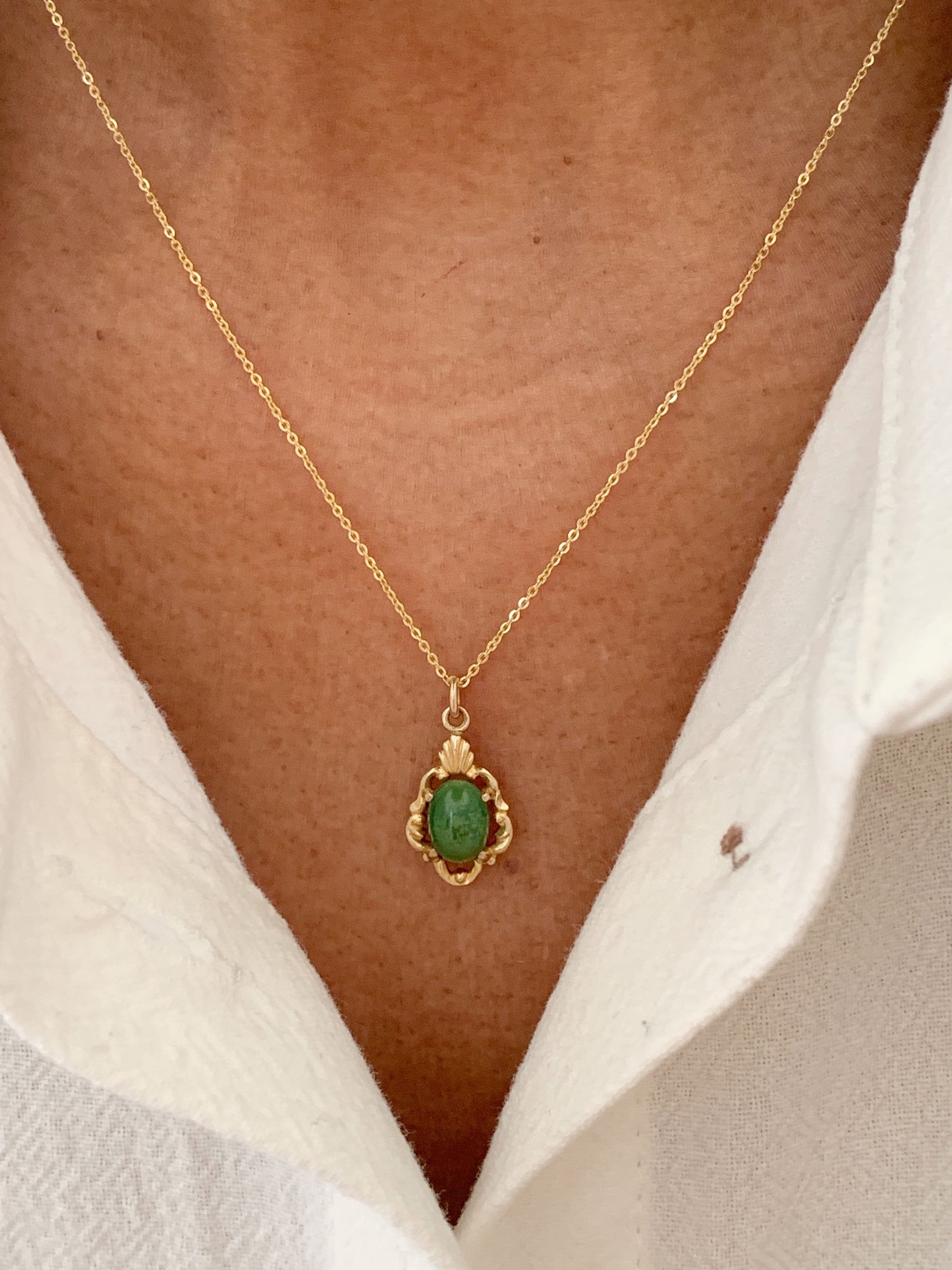 Vintage 9ct Gold Green Agate Pendant Necklace