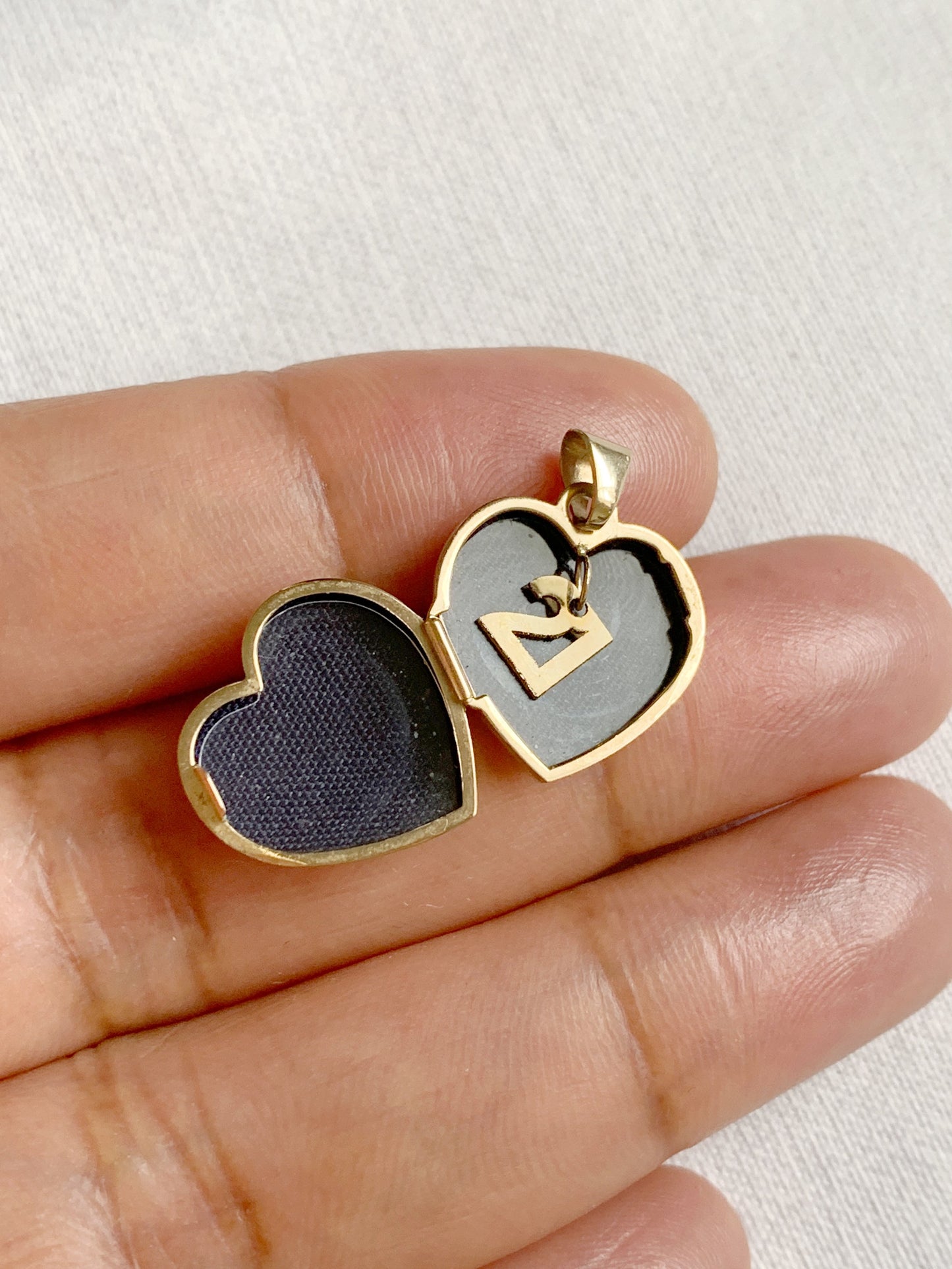 Vintage 9ct Gold Heart Locket with 21 Charm inside