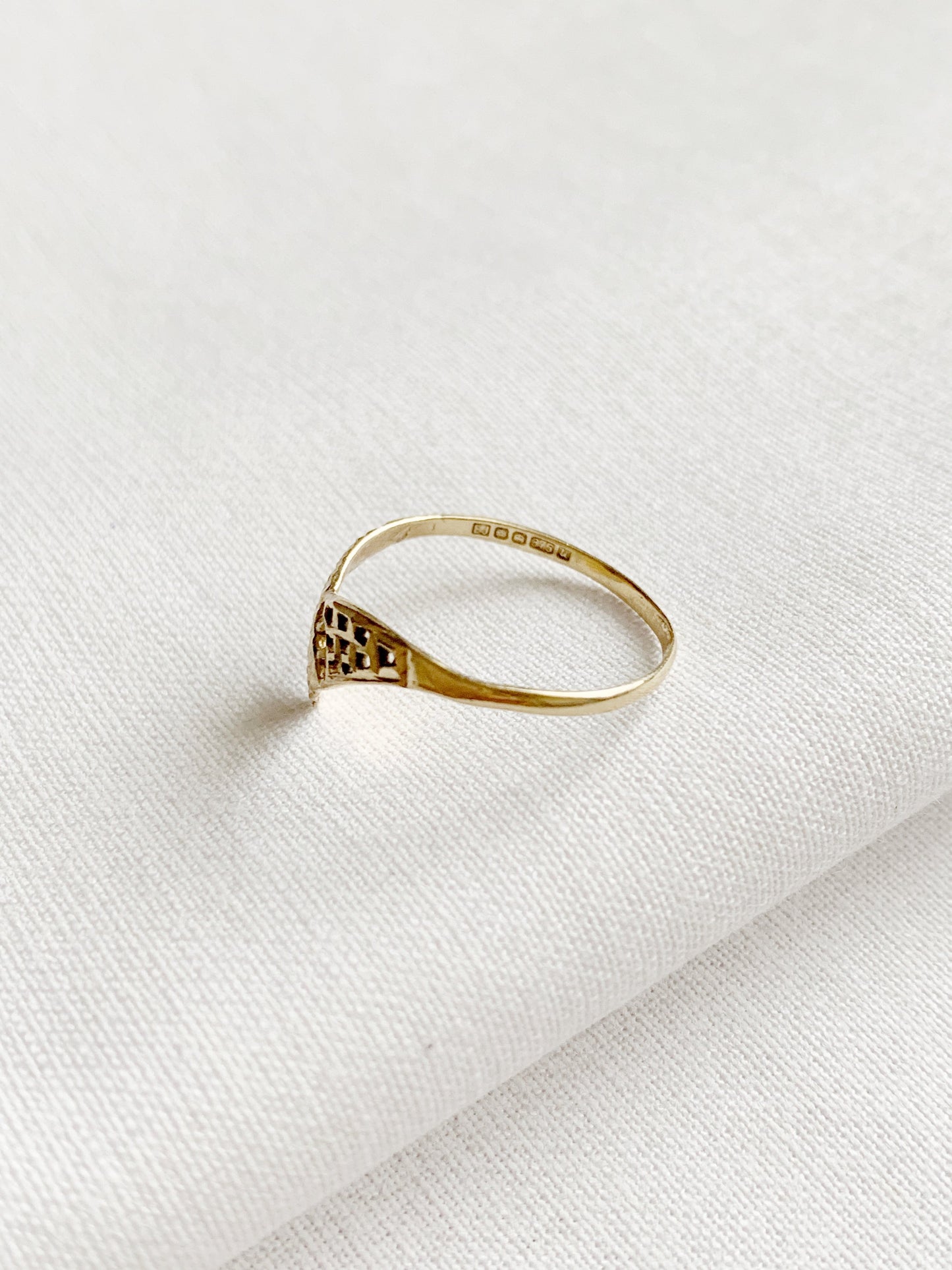 Vintage 9ct Gold Dainty Cut Out Wishbone Ring