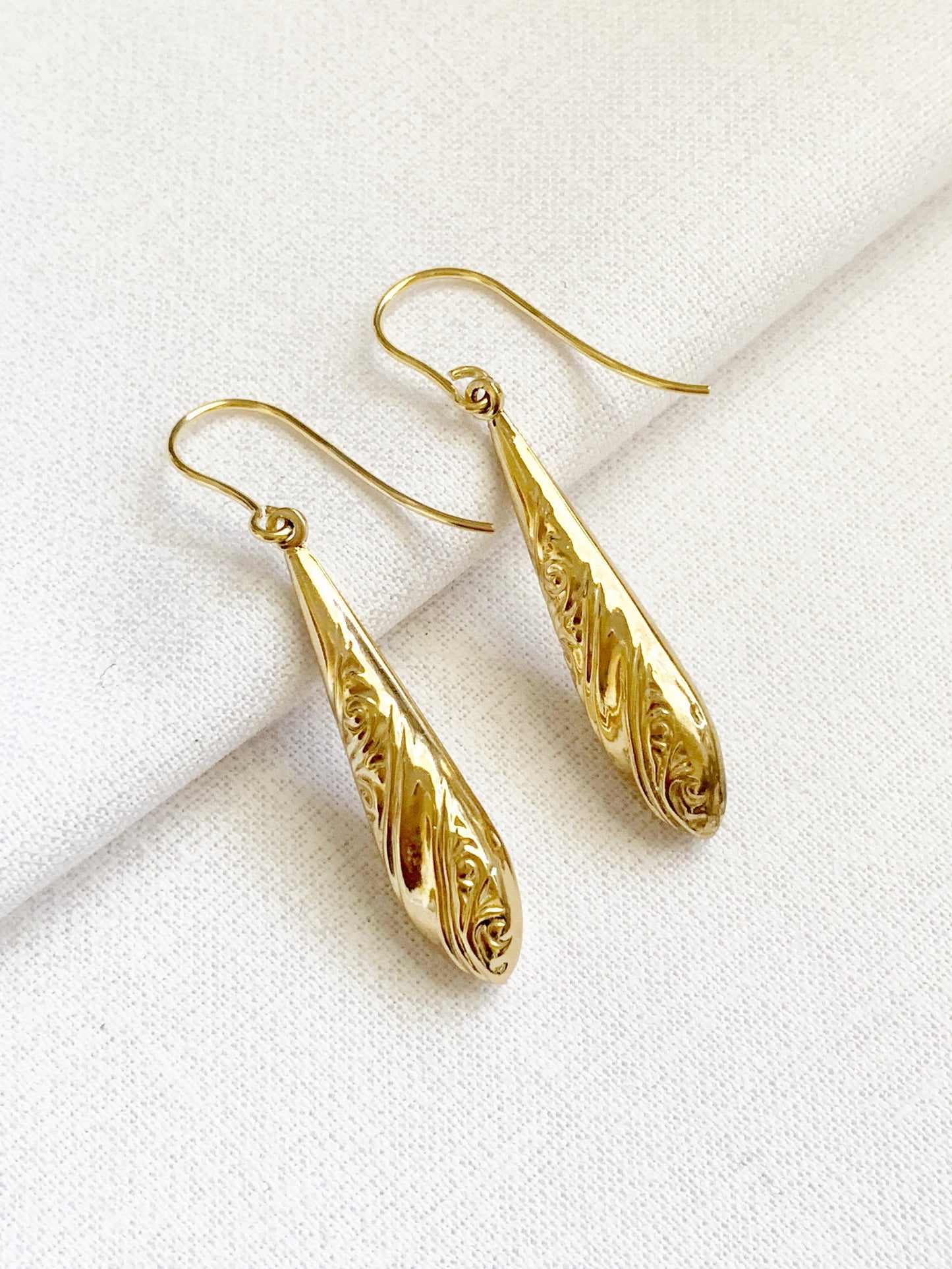 Vintage 9ct Gold Ornate Dangle Earrings