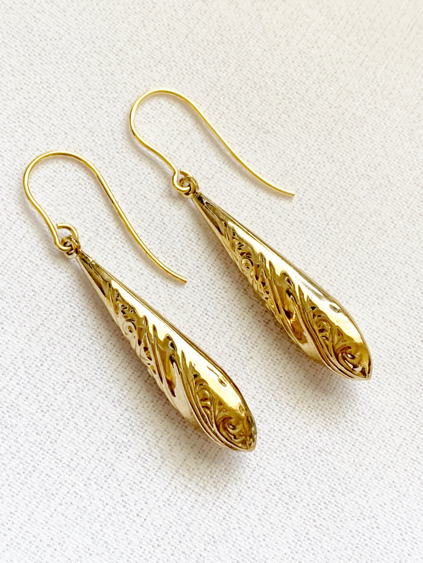 Vintage 9ct Gold Ornate Dangle Earrings