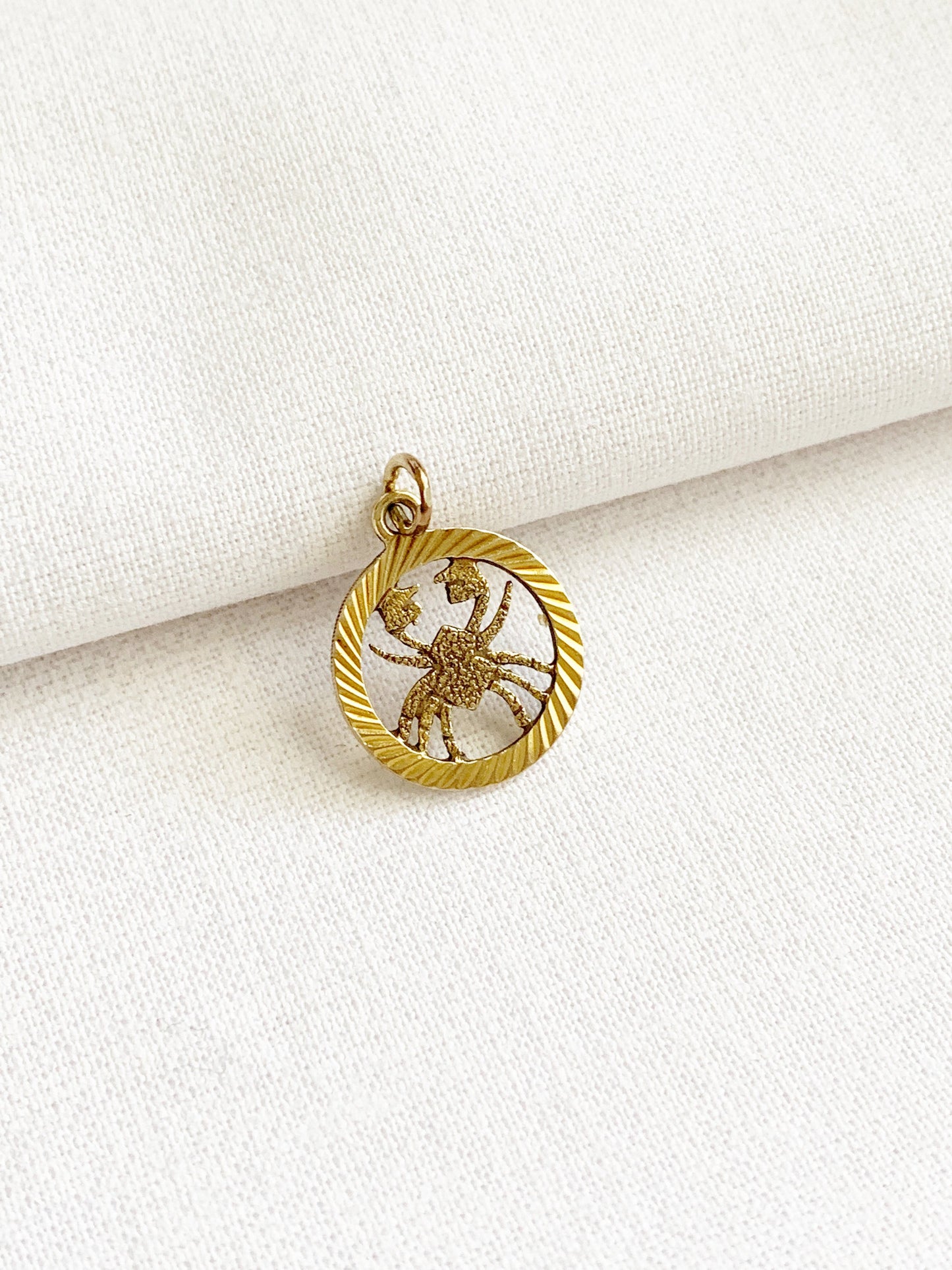 Vintage 9ct Gold Cancer Zodiac Pendant