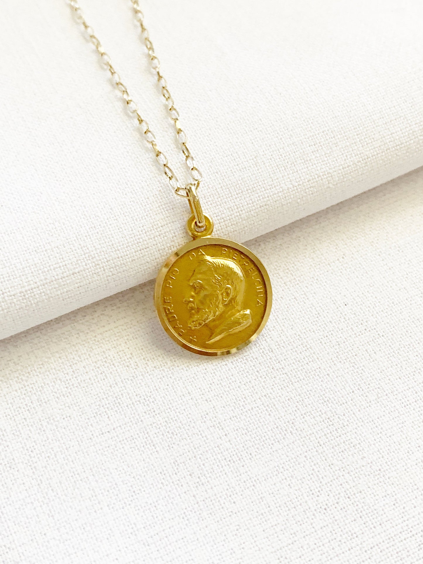 RARE Vintage 9ct Gold Medallion "Padre Pio" Pendant Necklace