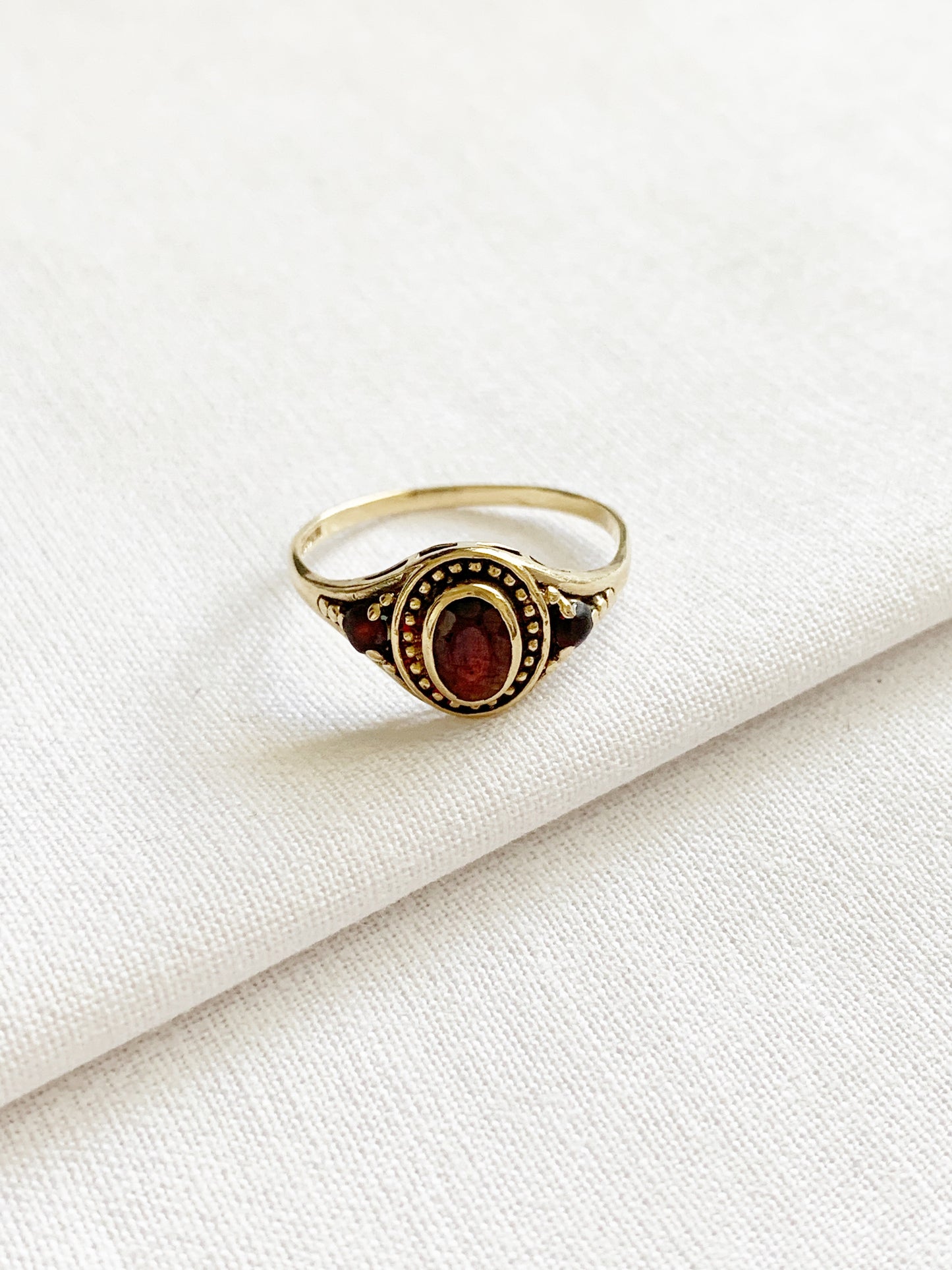 Vintage 9ct Gold Art Deco Style Garnet Ring