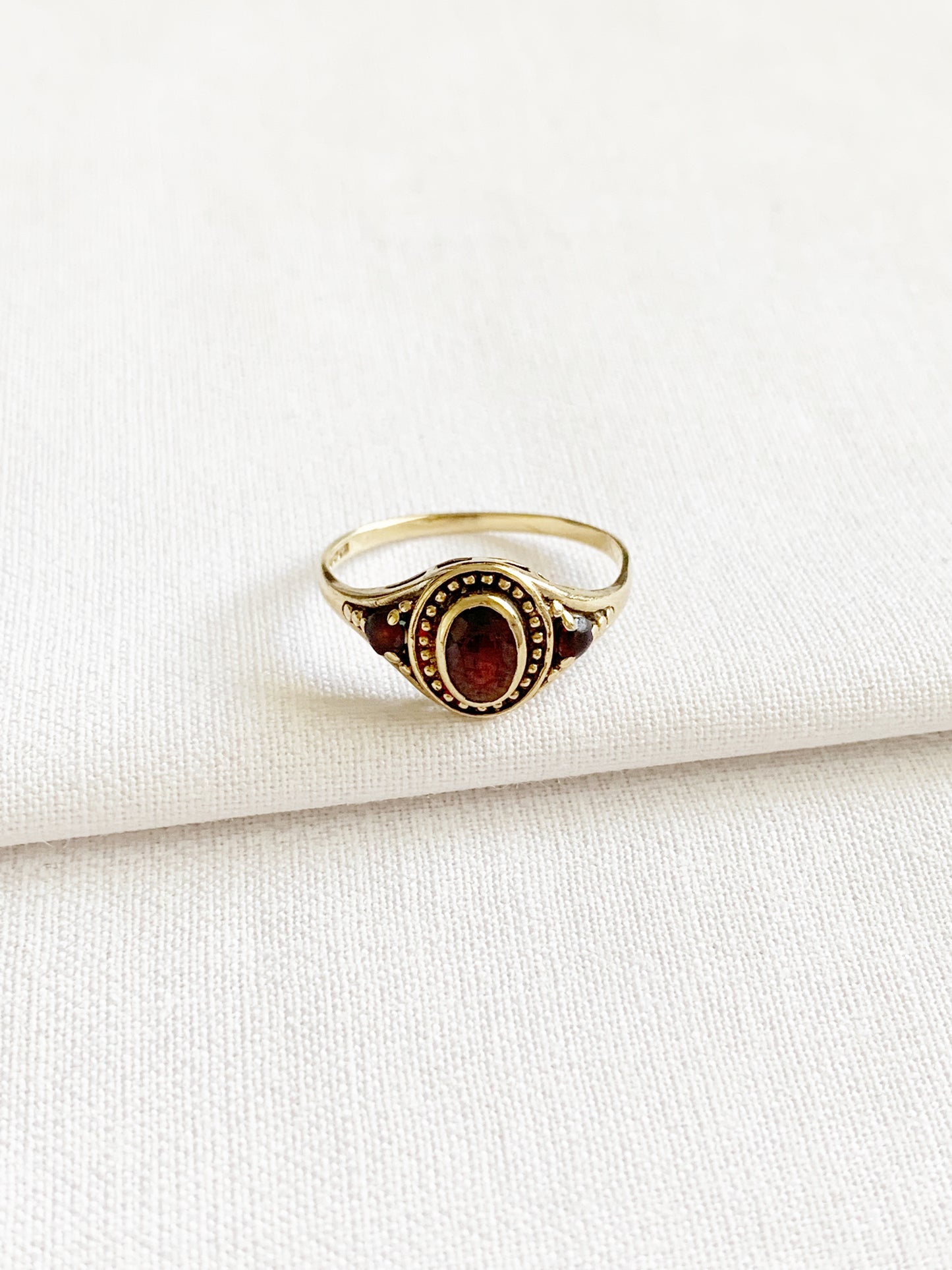 Vintage 9ct Gold Art Deco Style Garnet Ring