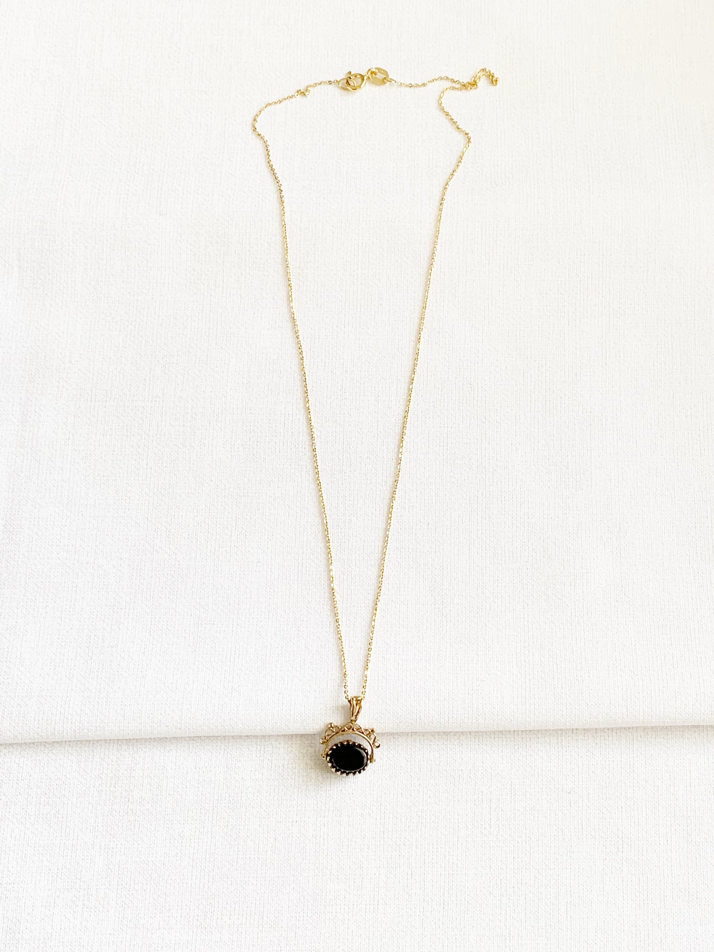 Vintage 9ct Gold Onyx Spinner Pendant Necklace