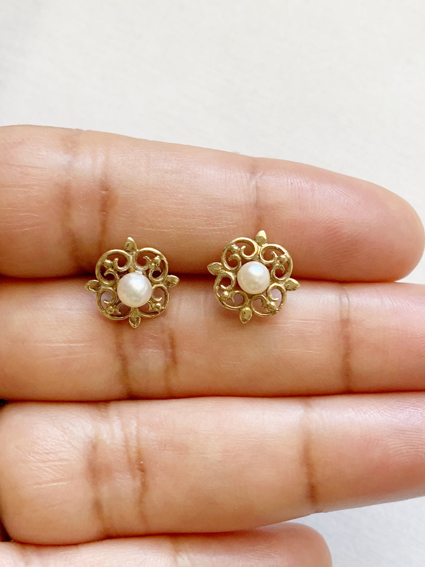 Vintage 10k Gold Pearl Stud Earrings