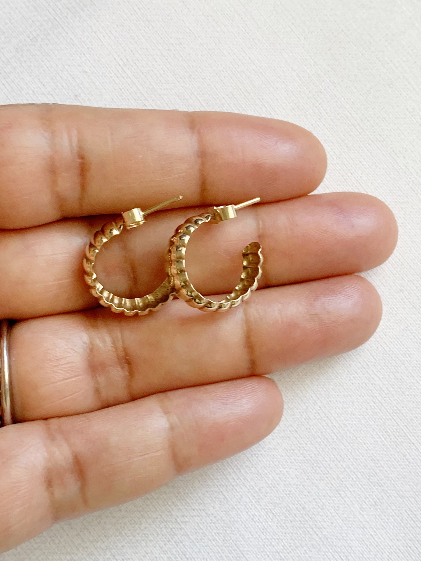 Vintage 9ct Gold Ribbed Huggie Hoop Earrings