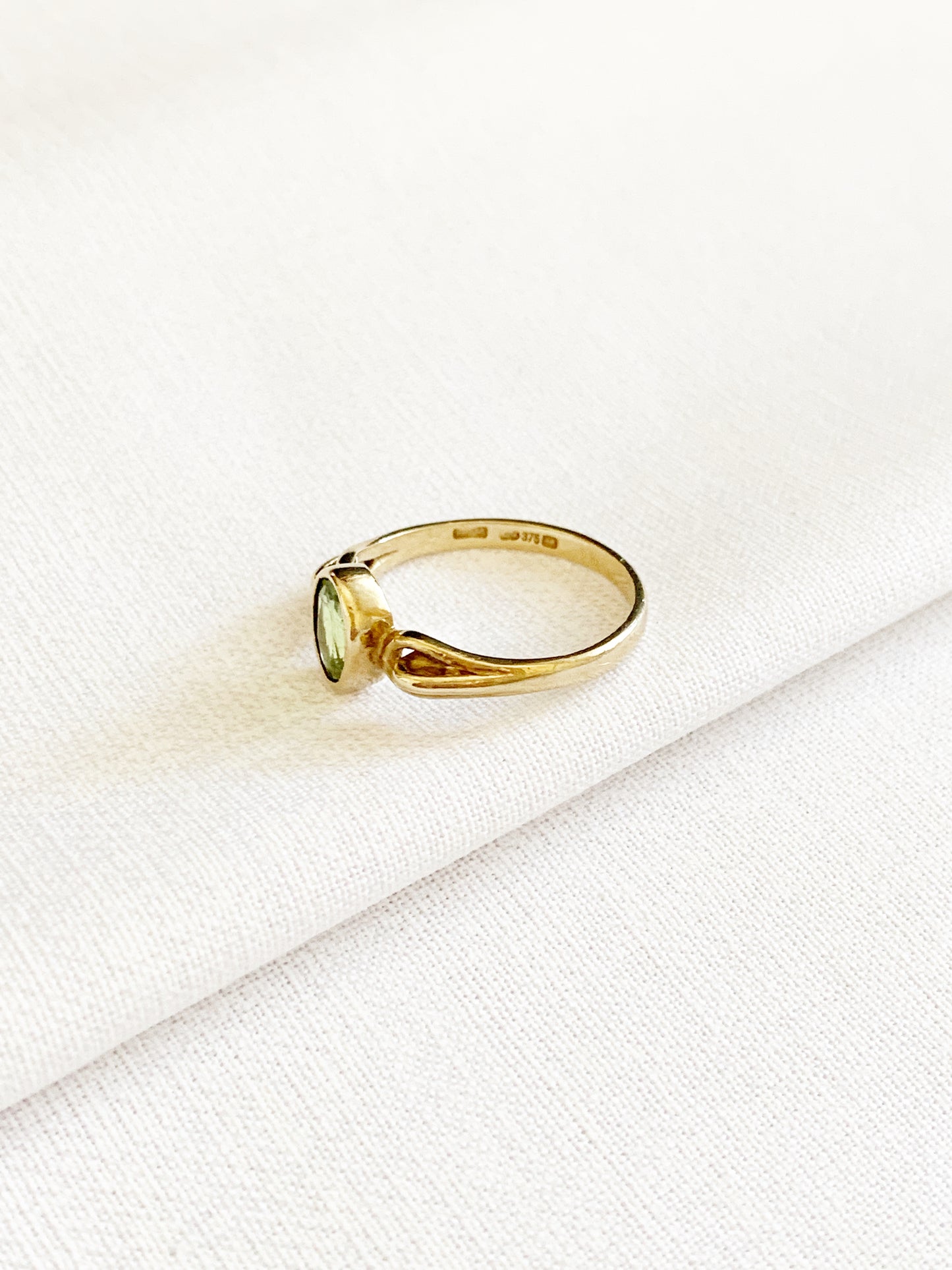Vintage 9ct Gold Peridot Ring