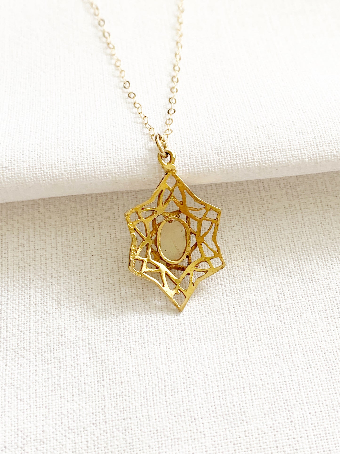 Vintage 9ct Gold Opal Spiders Web Pendant Necklace