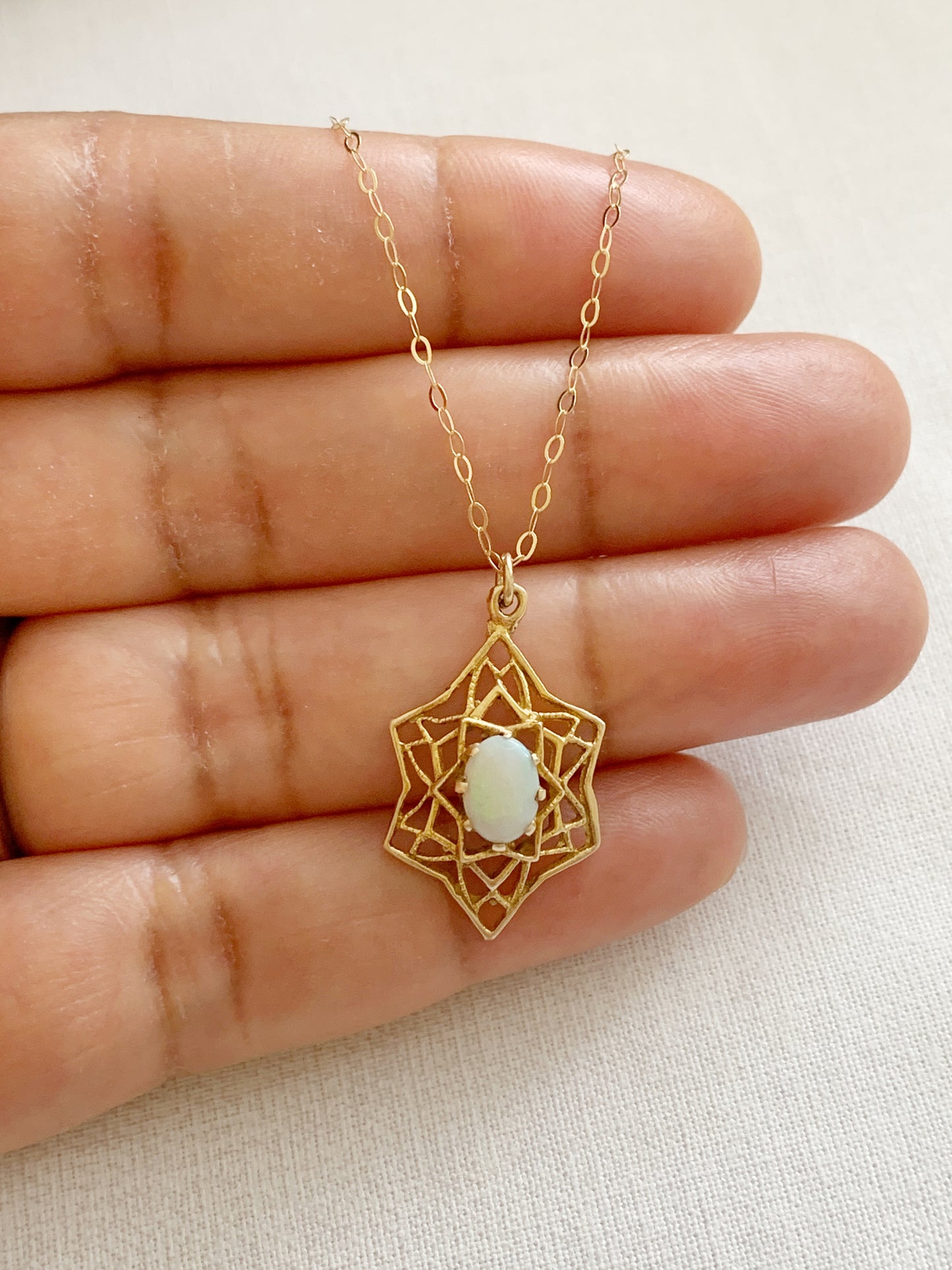 Vintage 9ct Gold Opal Spiders Web Pendant Necklace