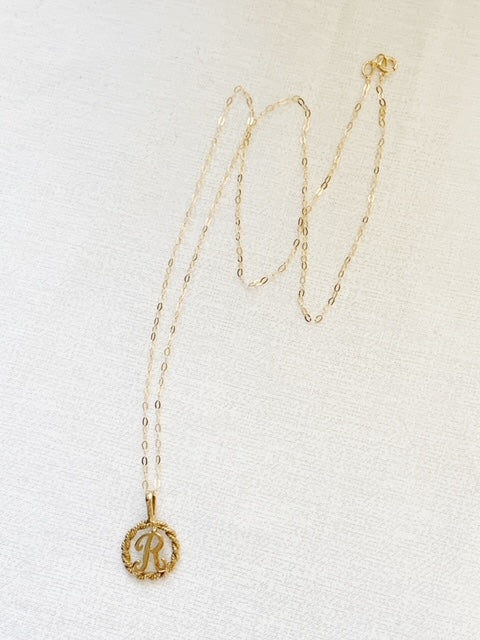 Vintage 9ct Gold Monogram R Pendant Necklace