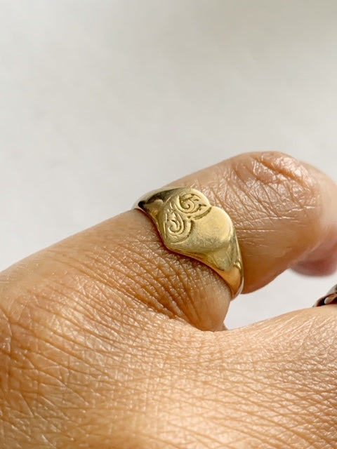 Vintage 9ct Gold Heart Signet Ring 1966