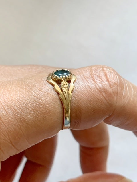 Vintage 9ct Gold Blue Topaz Ring 1991