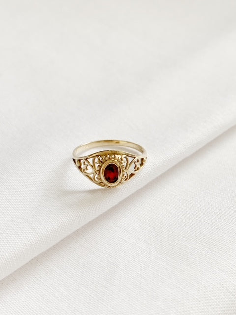 Vintage 9ct Gold Ethnic Boho Garnet Ring