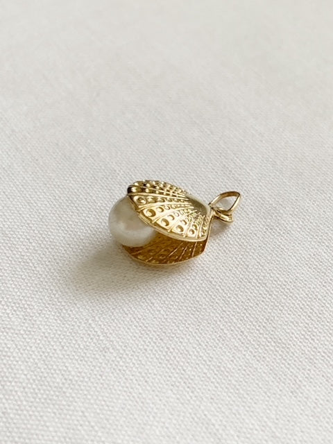 RARE Vintage 9ct Gold Oyster and Pearl Pendant