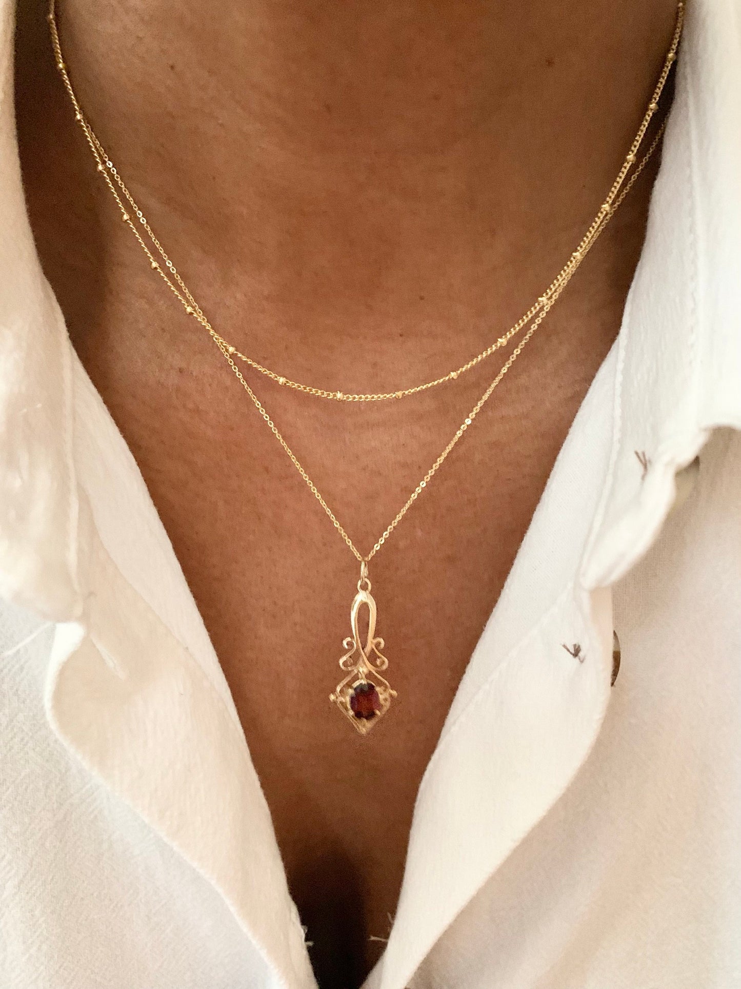 Vintage 9ct Gold Ornate Garnet Pendant Necklace