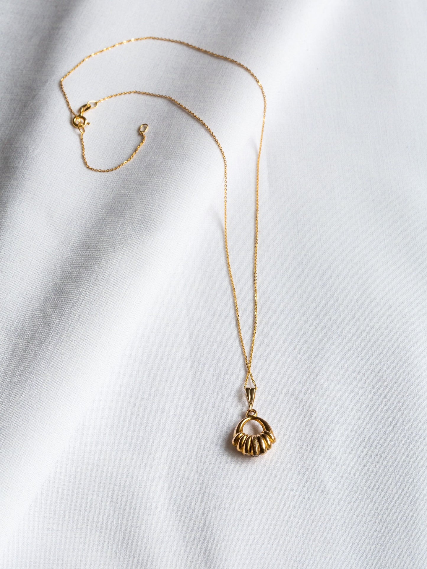 Vintage 9ct Gold Puffy Pendant Necklace