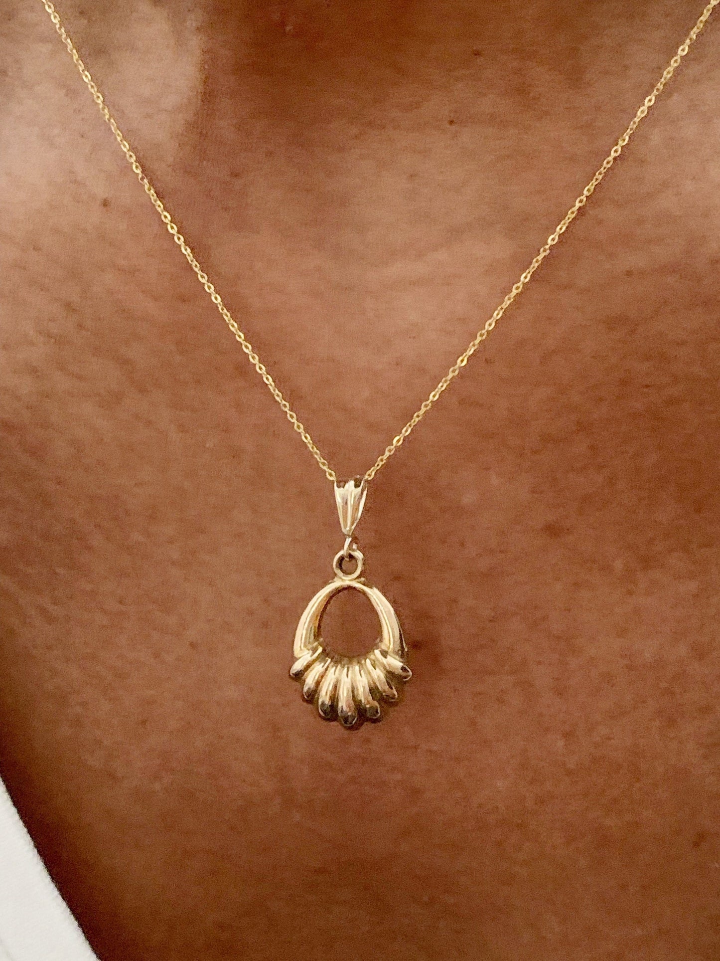 Vintage 9ct Gold Puffy Pendant Necklace